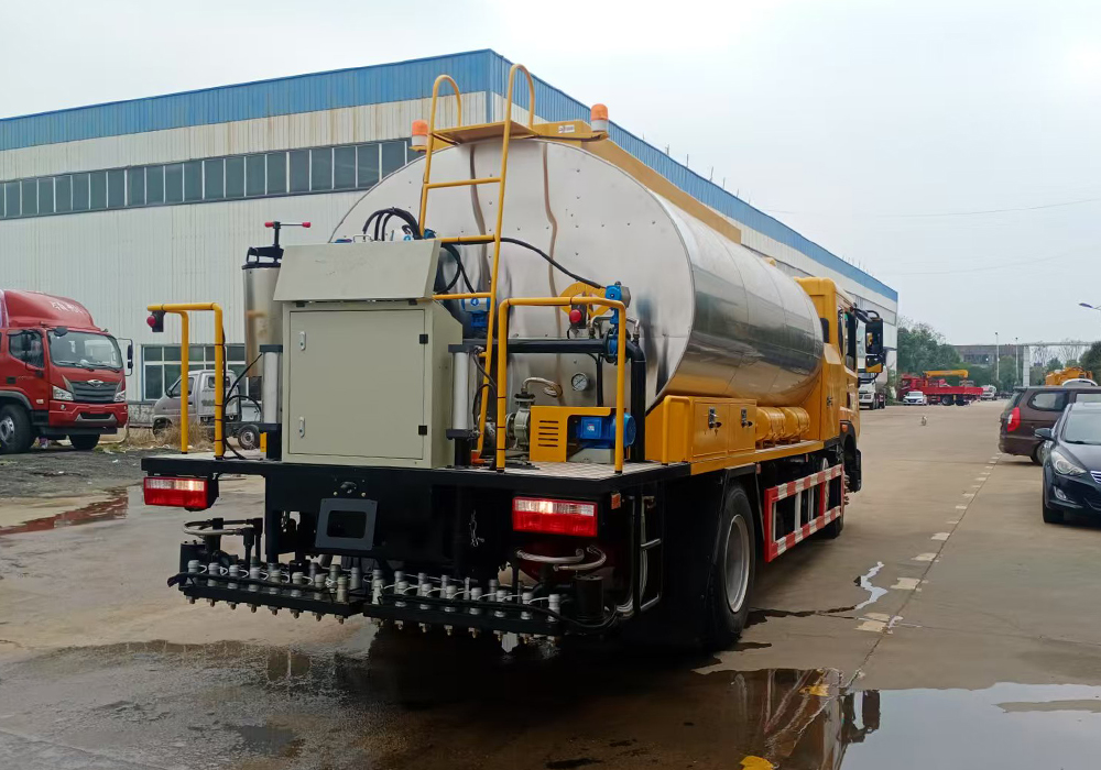 12噸東風(fēng)多利卡（全功率）智能瀝青灑布車